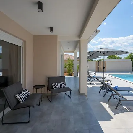 Sanja Villa *