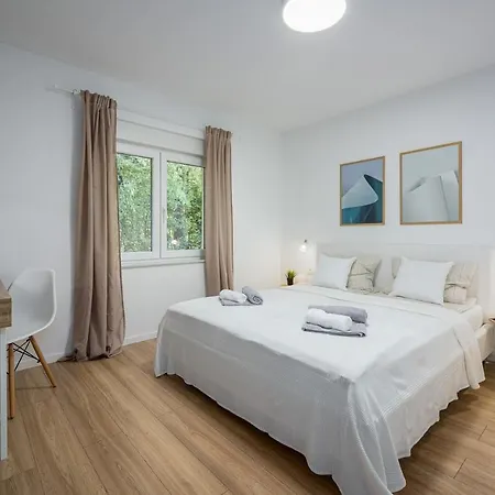Sanja Villa *